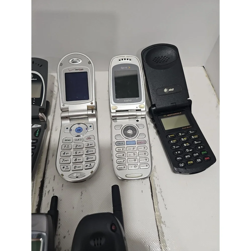 Vintage Cell Phone Lot of 13 Nokia Motorola  Samsung Sprint PCS Untested